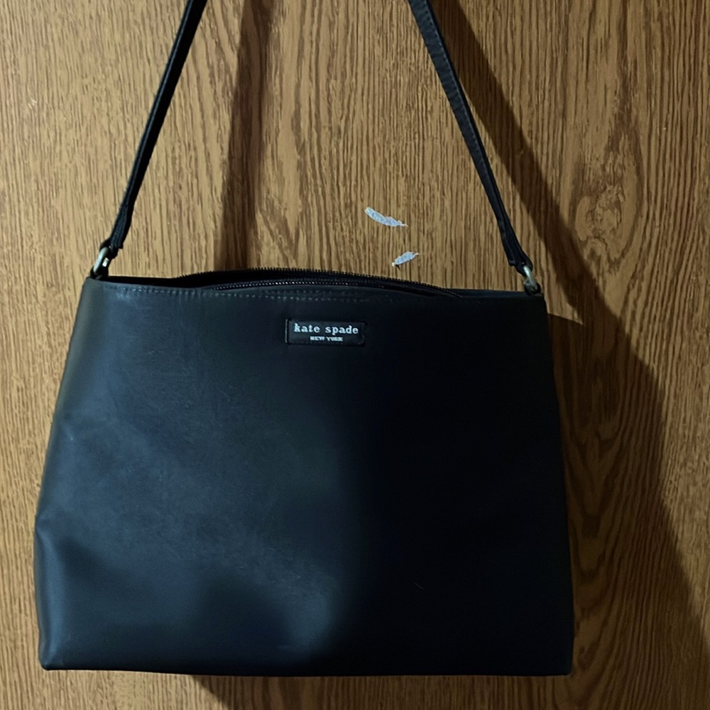 Kate Spade black shoulder purse. In great condition.